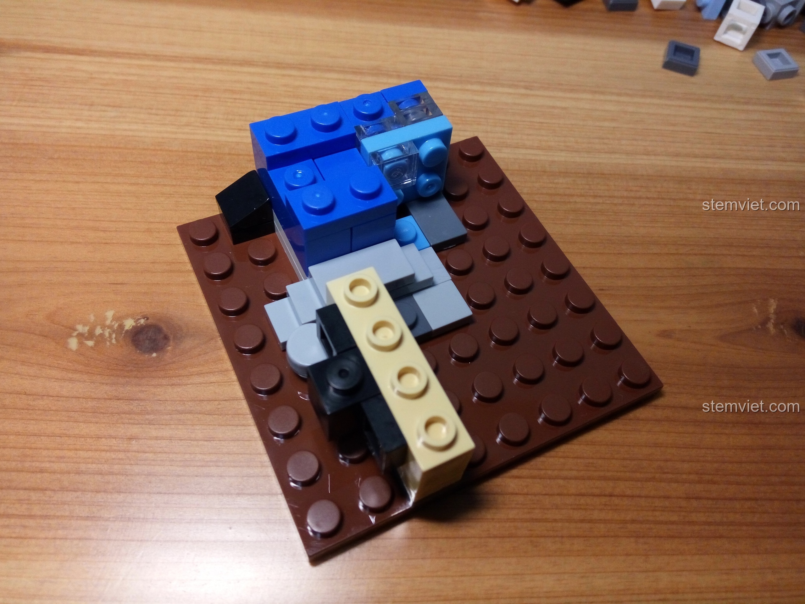 Quá trình lắp ráp tầng trệt của mô hình Văn phòng Thám tử Jisi 1115. Nhận xét Jisi 1115 Văn phòng Thám tử mini.