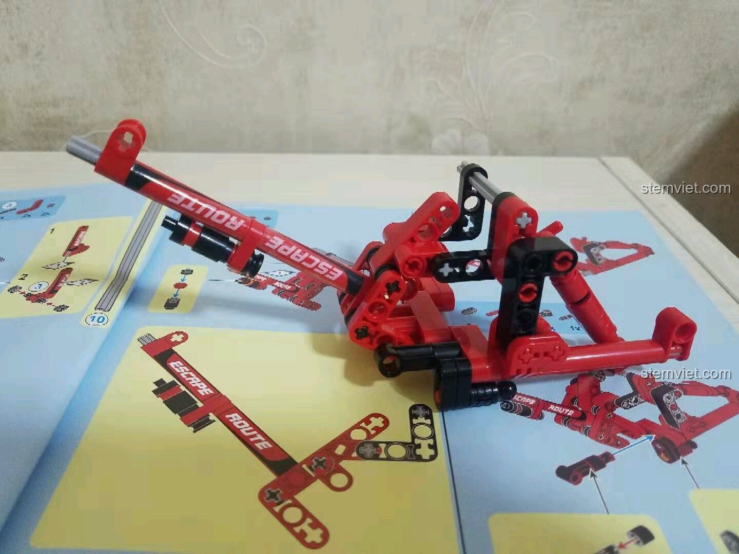 Quá trình lắp ráp khung xe đạp địa hình Sembo 703302 theo sách hướng dẫn.