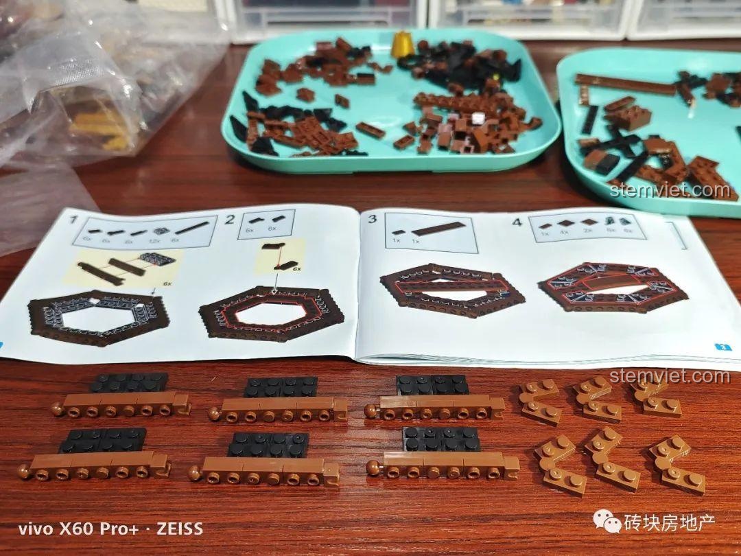 Quá trình lắp ráp phần đế của mô hình máy hát đĩa than Hengtai 92051 theo sách hướng dẫn.