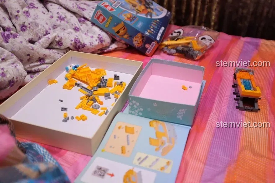 Quá trình lắp ráp túi chi tiết đầu tiên của set đồ chơi Tàu phá băng của Biệt đội Octonauts QMAN.