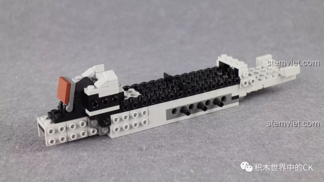 Quá trình lắp ráp phần thân của mô hình máy bay cường kích A-10 Thunderbolt II 6022, bước khởi đầu.