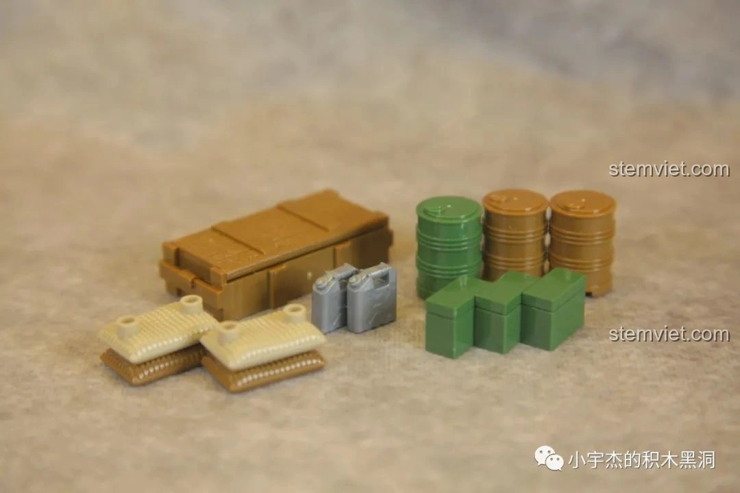 Các phụ kiện đi kèm bộ QUANGUAN 100121 Xe Tải Nissan 180 bao gồm thùng, bao cát, thùng đạn và thùng dầu. Đánh giá QUANGUAN 100121 Xe Tải Quân Sự.