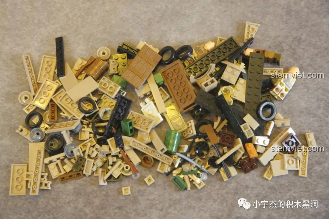 Tất cả 266 chi tiết của bộ lắp ghép QUANGUAN 100121 Xe Tải Nissan 180 được đổ ra trên mặt phẳng. Đánh giá QUANGUAN 100121 Xe Tải Quân Sự.