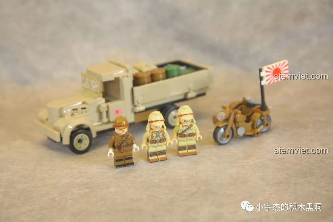 Toàn cảnh mô hình xe tải Nissan 180, mô tô sidecar và ba nhân vật lính Nhật của bộ QUANGUAN 100121. Đánh giá QUANGUAN 100121 Xe Tải Quân Sự.