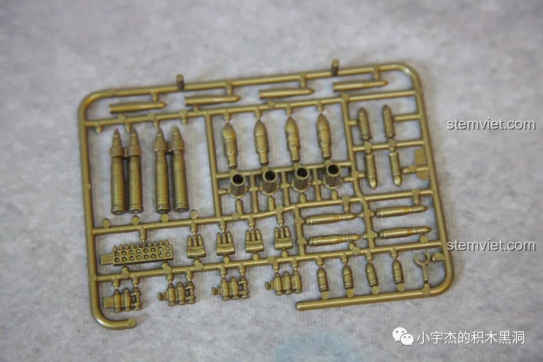 Khung chứa đạn pháo của xe tăng Panther QUANGUAN 100246 với màu sắc mới.