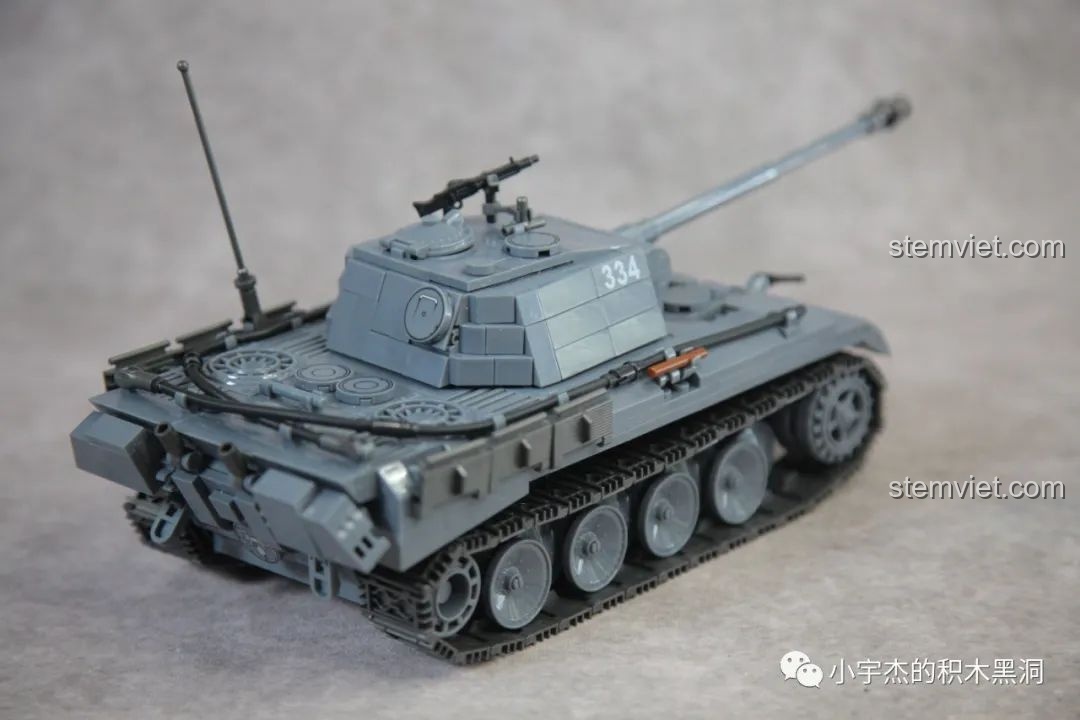 Các mảnh ghép của 4 minifigures lính trong bộ QUANGUAN 100246 Xe Tăng Panther Đức Thế Chiến II.