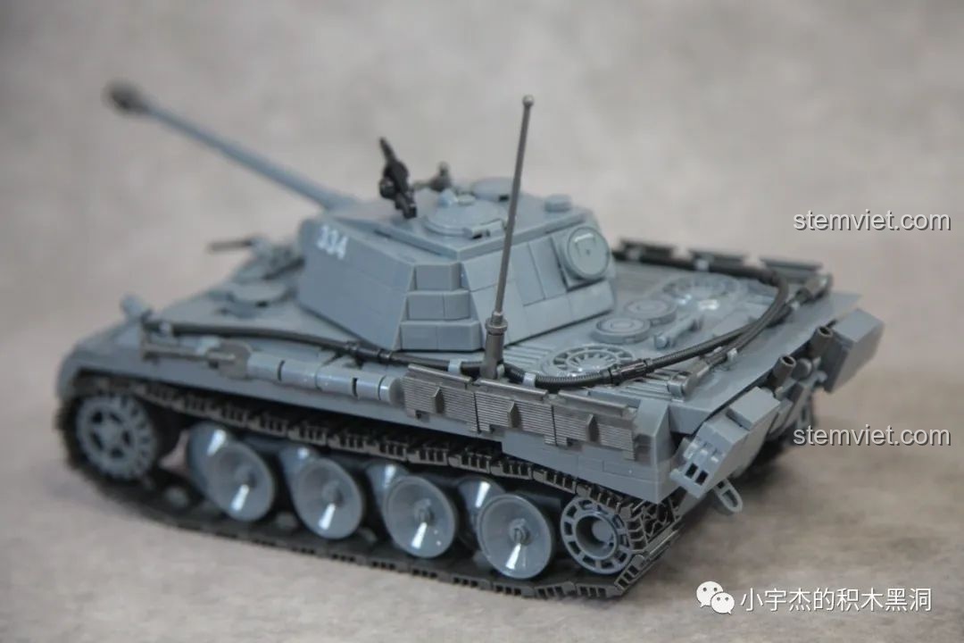 4 minifigures lính Đức đã lắp ráp hoàn chỉnh từ bộ QUANGUAN 100246 Xe Tăng Panther Đức Thế Chiến II, góc hơi khác.