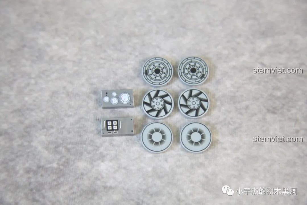 Cận cảnh các mảnh ghép có in họa tiết của bộ QUANGUAN 100246 Xe Tăng Panther Đức Thế Chiến II.