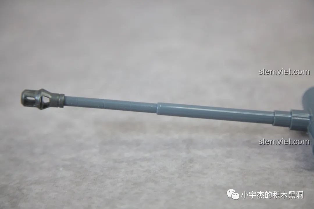 Mô hình xe tăng Panther QUANGUAN 100246 đã hoàn thiện, nhìn từ góc trước bên trái.