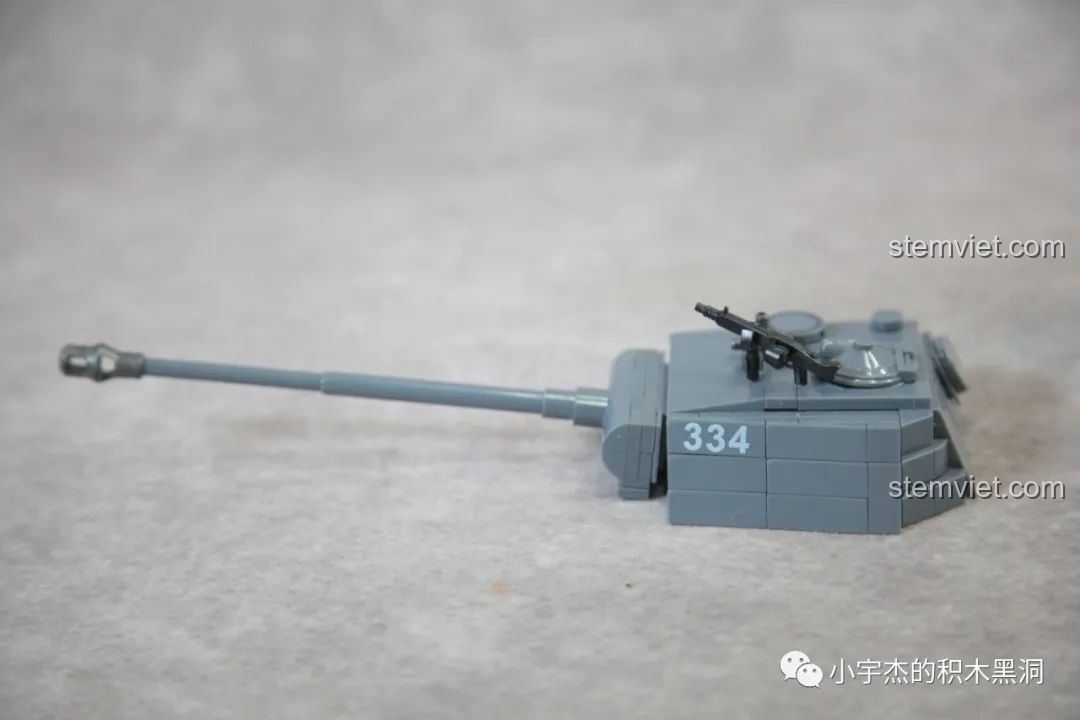 Mô hình xe tăng Panther QUANGUAN 100246 đã hoàn thiện, nhìn từ phía trước.