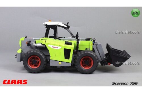 Hình ảnh so sánh kích thước của đồ chơi mô hình Xe nâng hàng Claas Scorpion MOC-35607 với một mô hình máy kéo Technic khác.