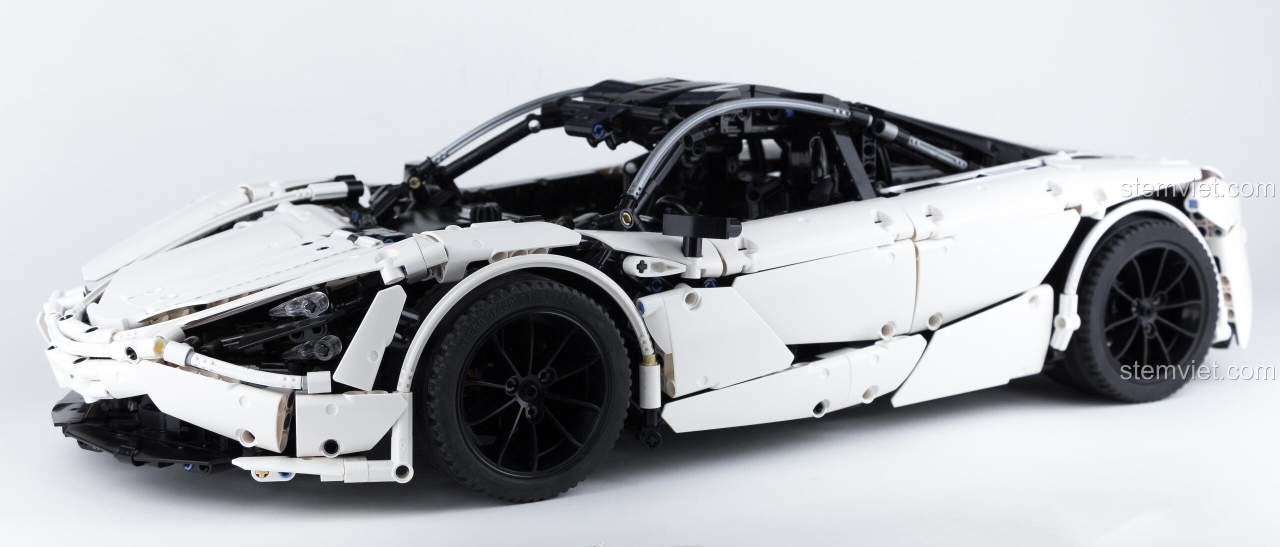 Bộ lắp ráp Siêu xe McLaren 720S Rebrickable MOC-46762, mô hình xe đua đẳng cấp, phù hợp bé trai yêu thích tốc độ và lắp ráp.