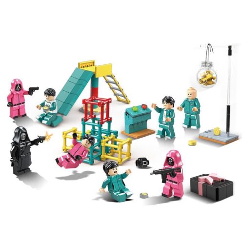 Toàn cảnh bộ lắp ráp Renzaima 102 Trò Chơi Con Mực với các nhân vật và cảnh quan từ phim Squid Game, phù hợp cho người hâm mộ trên 16 tuổi.