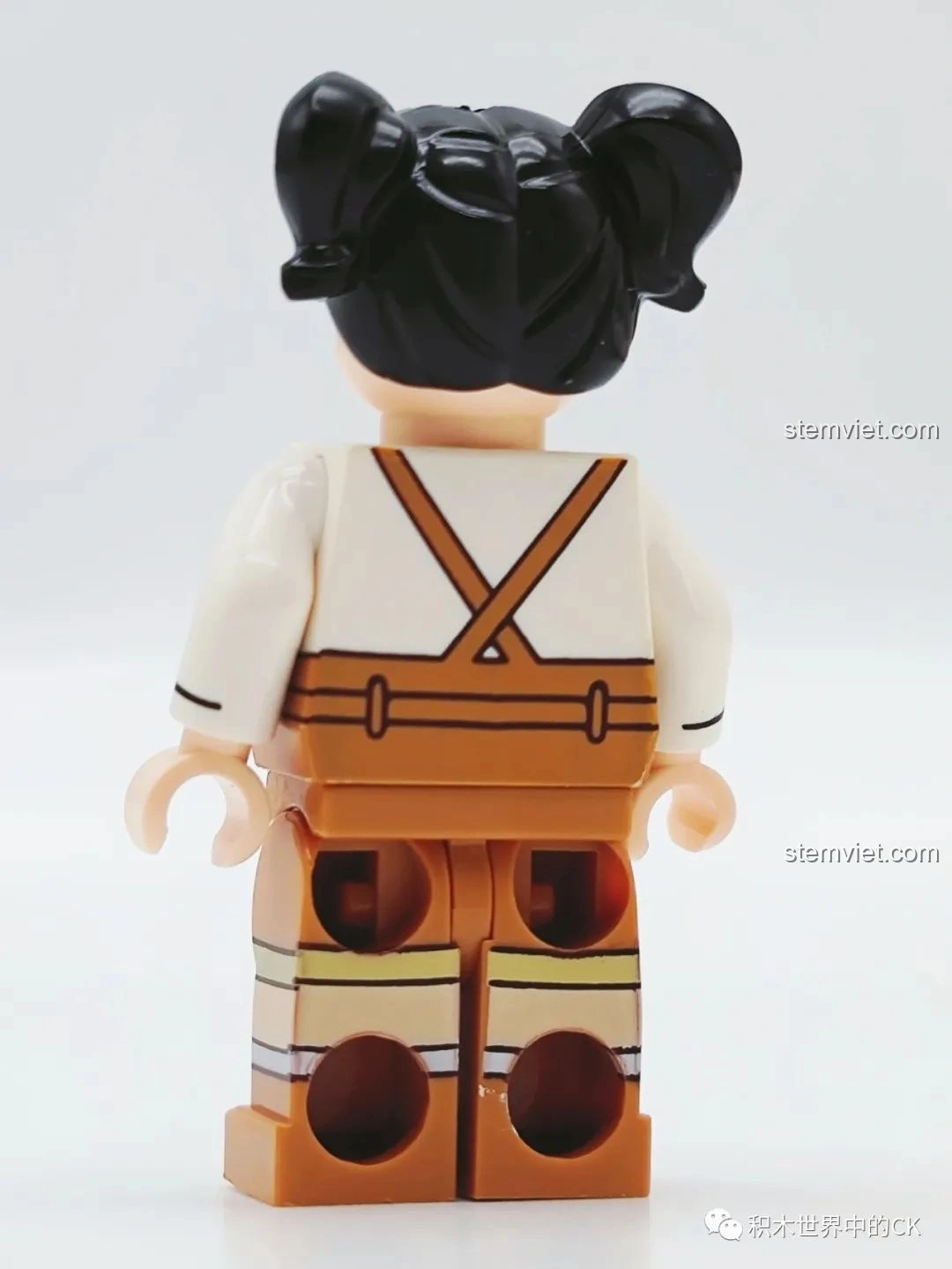 Mặt sau của minifigure Mãn Mãn trong bộ đồ chơi Wekki 506050 Cửa hàng trà sữa So Vitality.