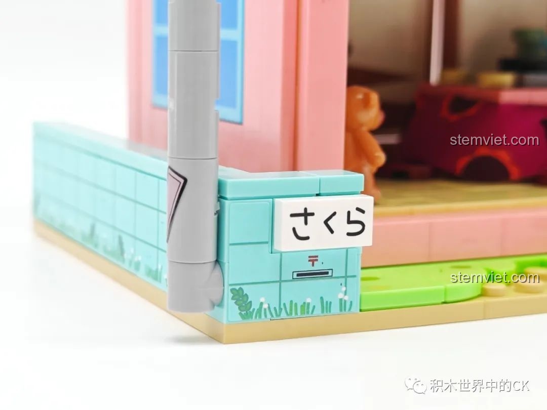 Chi tiết cột điện và biển hiệu 'Sakura' trên mô hình bộ lắp ghép Wekki 516413 Phòng khách của Maruko.