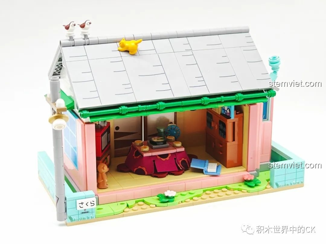 Mô hình hoàn chỉnh của bộ lắp ghép Wekki 516413 Phòng khách của Maruko, nhìn từ góc chính diện.