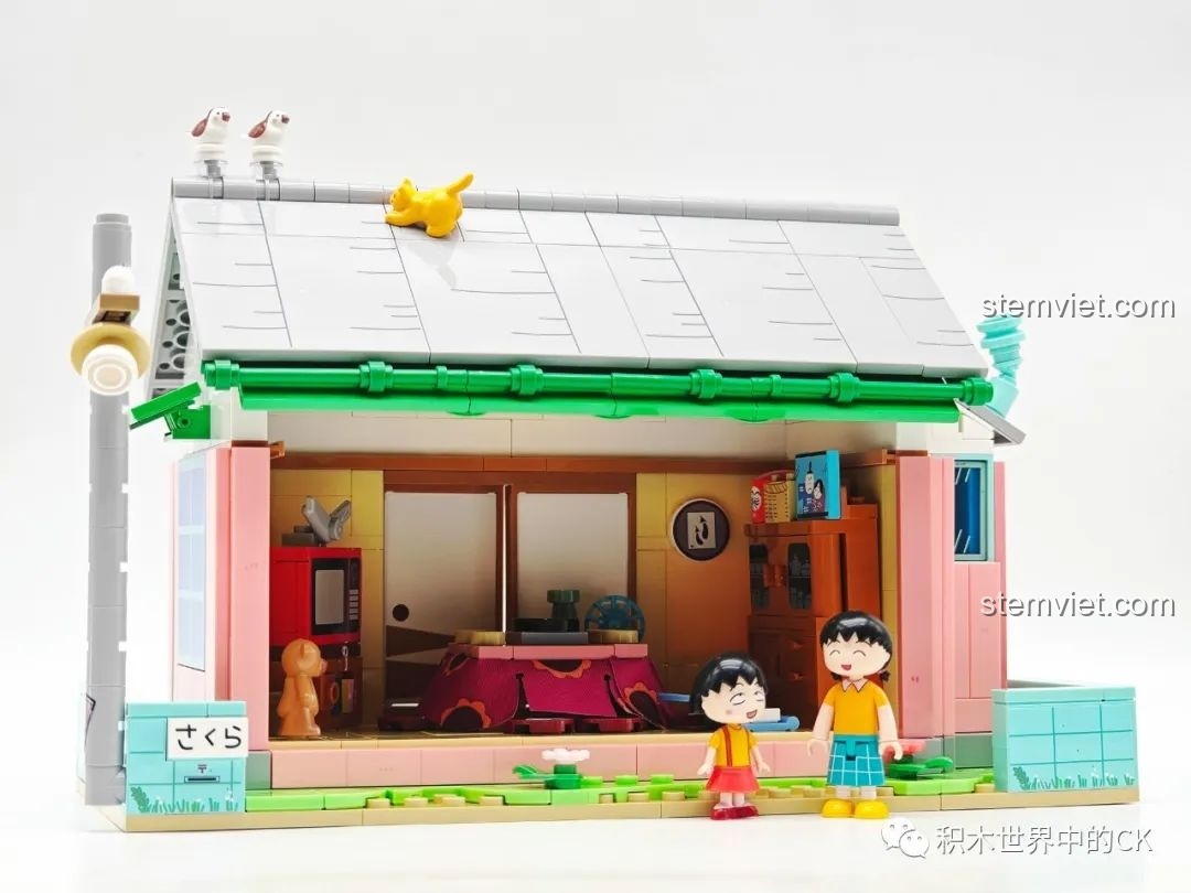 Mô hình hoàn chỉnh bộ lắp ghép Wekki 516413 Phòng khách của Maruko với hai nhân vật, sẵn sàng trưng bày.