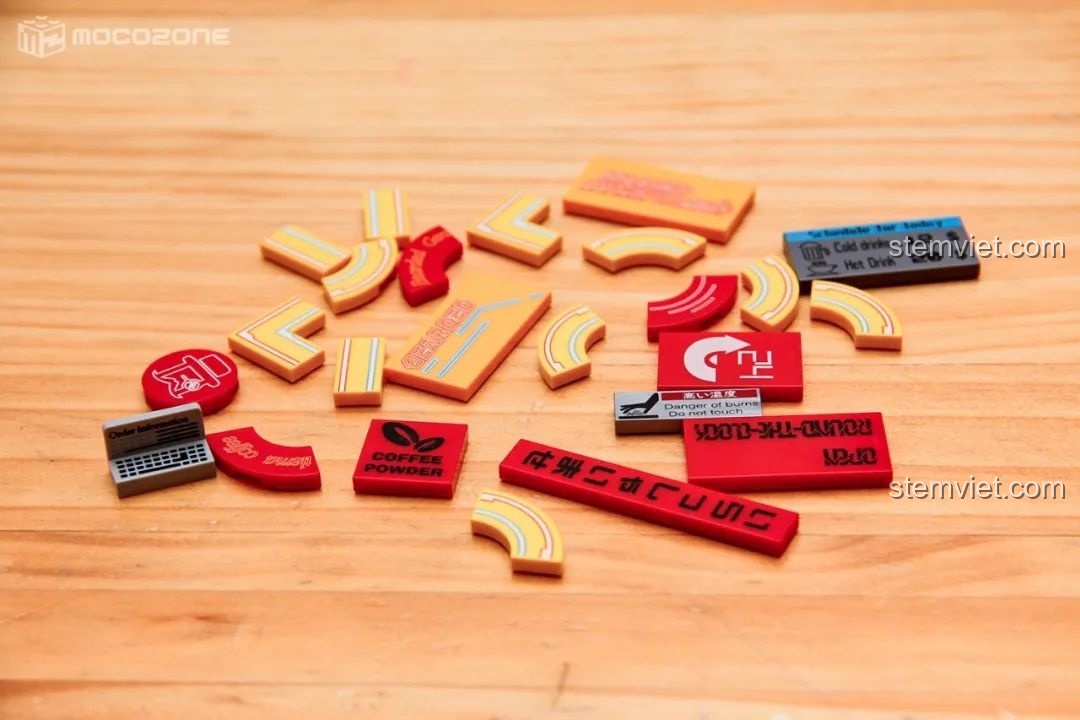 Các mảnh ghép in ấn chi tiết cho quán cà phê trong bộ BrickCool KS001 Quán Cà Phê Cyberpunk, thể hiện sự tỉ mỉ và chất lượng cao.