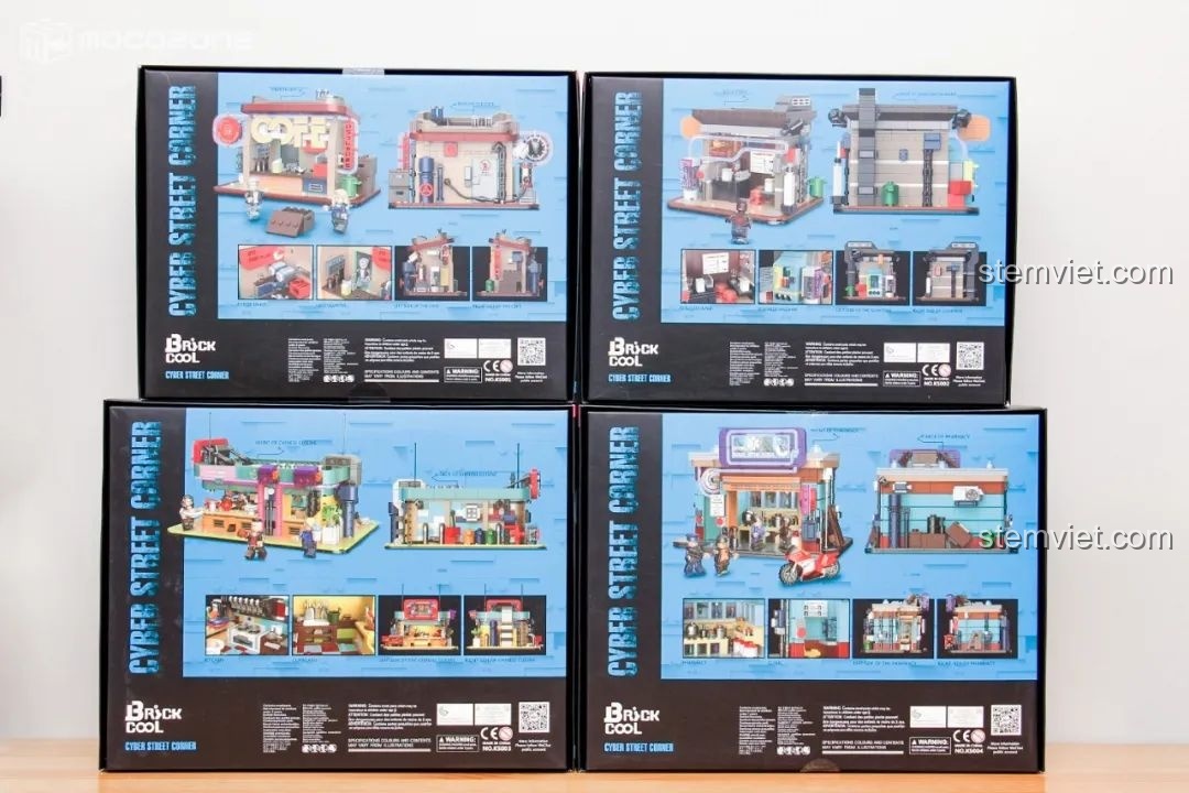 Mặt sau của bốn hộp bộ lắp ráp Cyber Street Corner, hiển thị chi tiết nội thất và tính năng của từng mô hình đồ chơi lắp ráp.