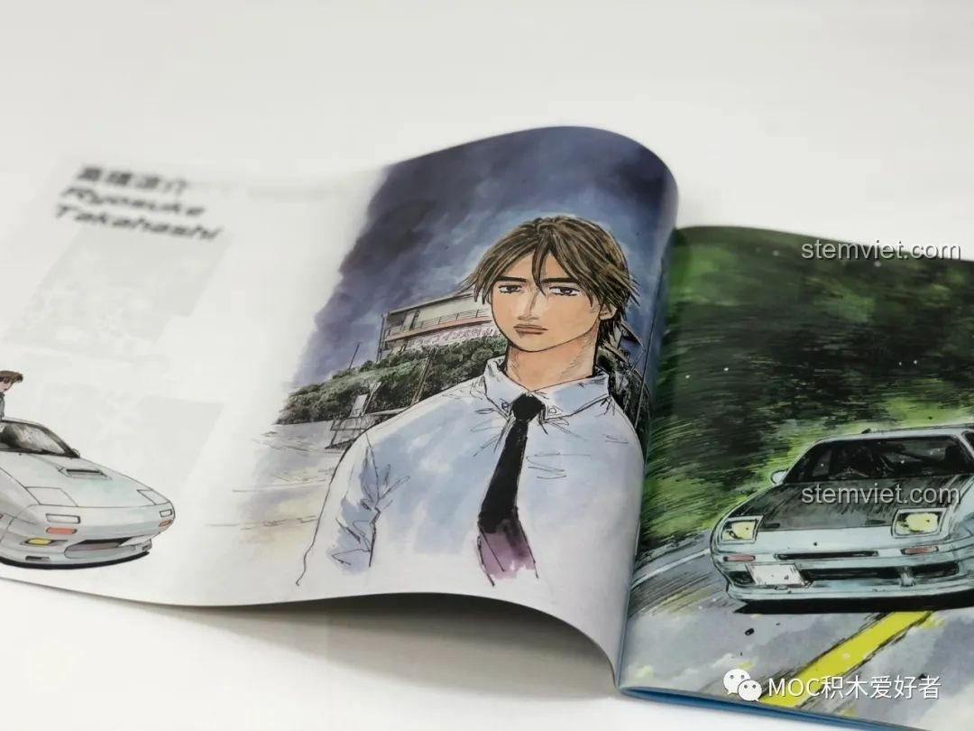 Trang giới thiệu các nhân vật và xe trong Initial D từ sách hướng dẫn lắp ráp CaDA C61022 Mazda RX-7 FC3S.