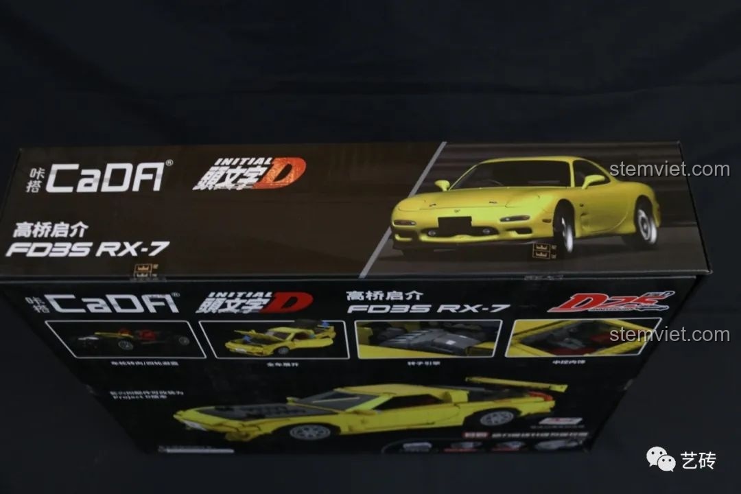 Mặt trên hộp bộ lắp ráp CaDA C61023 Mazda RX-7 FD3S hiển thị hình ảnh xe thật, chứng minh bản quyền chính hãng từ Mazda.