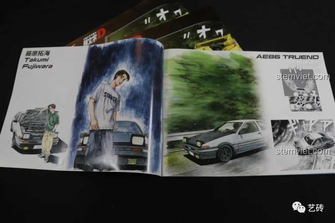 Trang hướng dẫn lắp ráp của bộ CaDA C61023 Mazda RX-7 FD3S với hình ảnh nhân vật Takumi Fujiwara và chiếc xe AE86 từ Initial D, tăng tính sưu tầm.