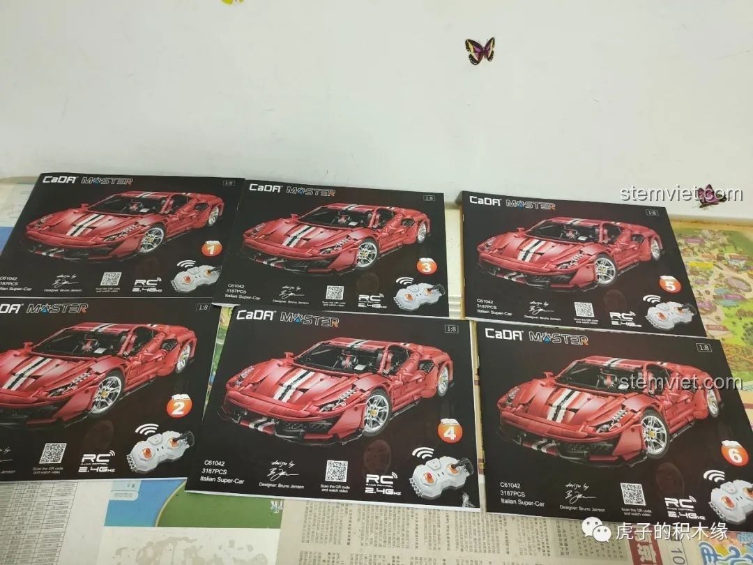 Sáu cuốn sách hướng dẫn lắp ráp CaDA C61042 Ferrari 488 với hình ảnh mô hình trên bìa.