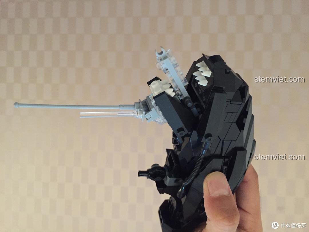 Review chi tiết phần đầu của đồ chơi mô hình Quái vật không gian Alien Xenomorph Xingbao với cơ chế hàm trong hàm độc đáo.