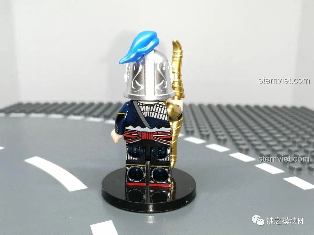 Mặt sau của Minifigure Hạ Hầu Uyên trong bộ đồ chơi lắp ráp Minifigure Tam Quốc 6 Kiểu Nhân Vật DECOOL 20325.