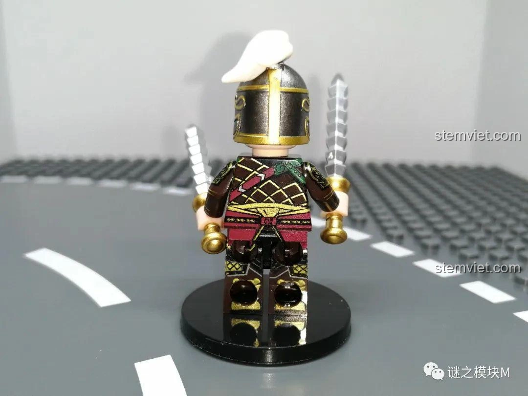 Góc nghiêng khác của Minifigure Hoàng Cái từ bộ đồ chơi lắp ráp Minifigure Tam Quốc 6 Kiểu Nhân Vật DECOOL 20325.
