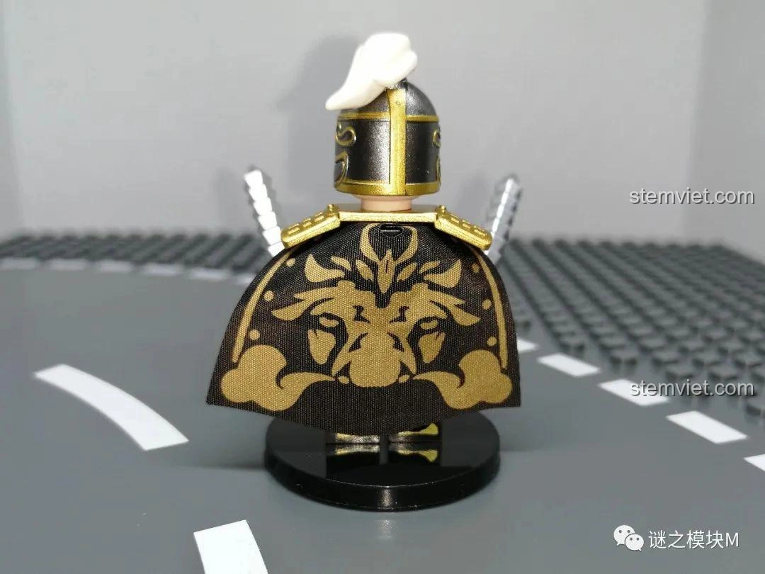 Mặt sau của Minifigure Hoàng Cái trong bộ đồ chơi lắp ráp Minifigure Tam Quốc 6 Kiểu Nhân Vật DECOOL 20325.