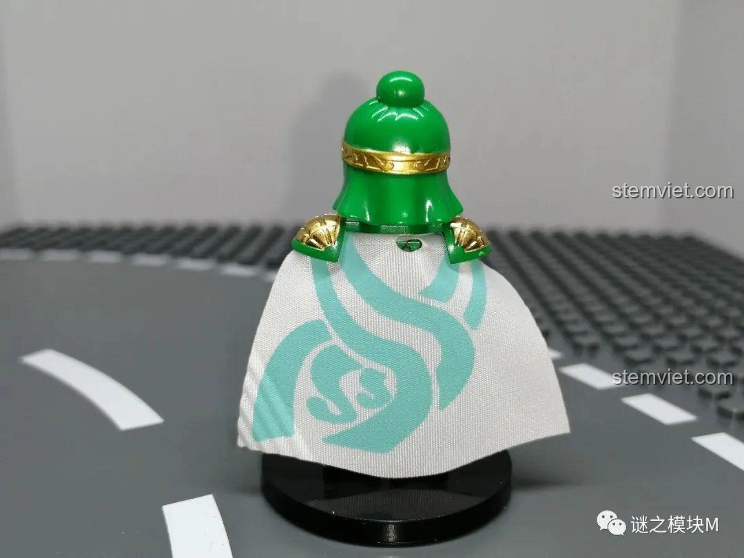 Mặt sau của Minifigure Khương Duy trong bộ đồ chơi lắp ráp Minifigure Tam Quốc 6 Kiểu Nhân Vật DECOOL 20325.