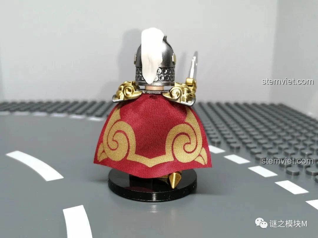 Mặt sau của Minifigure Lạc Tiến trong bộ đồ chơi lắp ráp Minifigure Tam Quốc 6 Kiểu Nhân Vật DECOOL 20325.