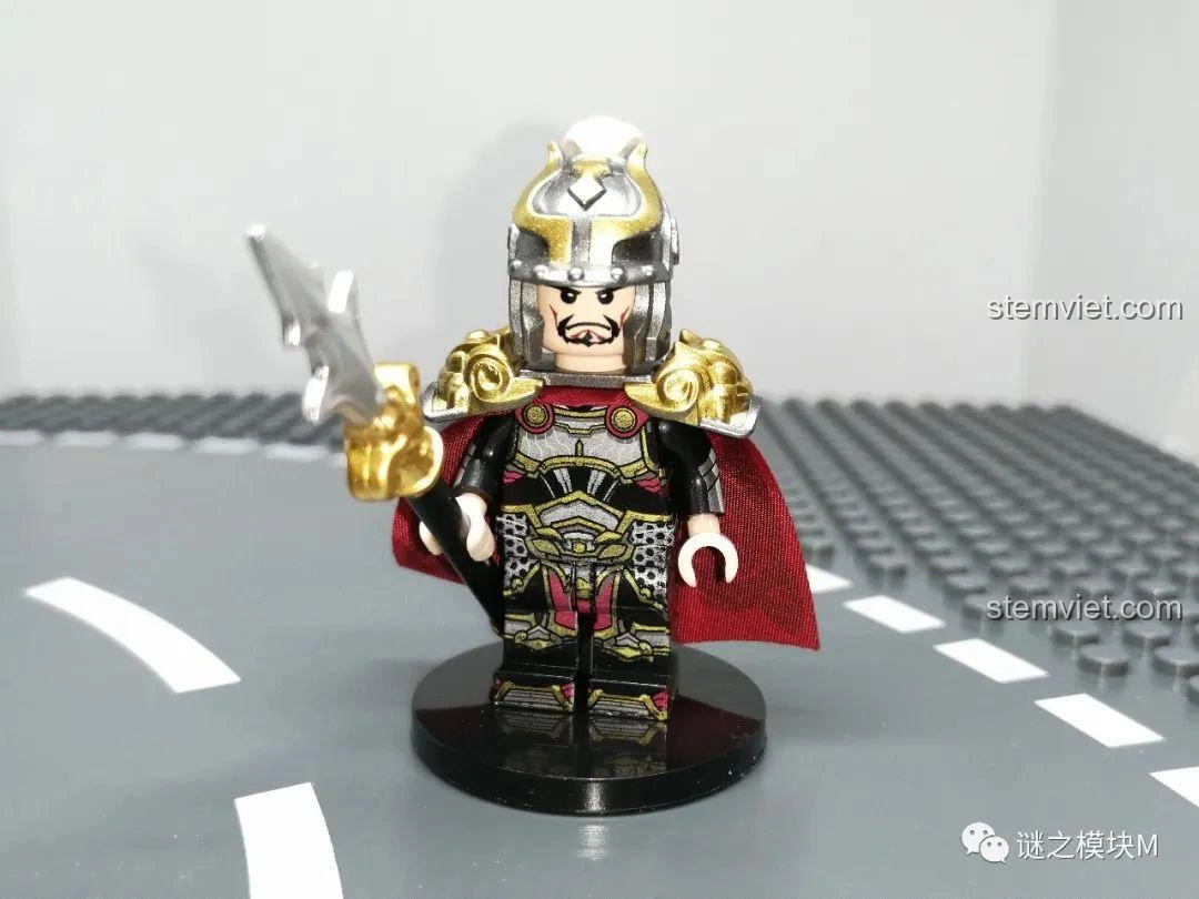 Minifigure Lạc Tiến trong bộ đồ chơi lắp ráp Minifigure Tam Quốc 6 Kiểu Nhân Vật DECOOL 20325, với giáp xanh.