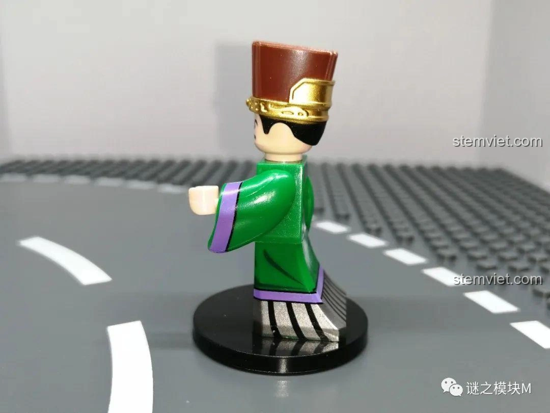 Mặt sau của Minifigure Lỗ Túc trong bộ đồ chơi lắp ráp Minifigure Tam Quốc 6 Kiểu Nhân Vật DECOOL 20325.