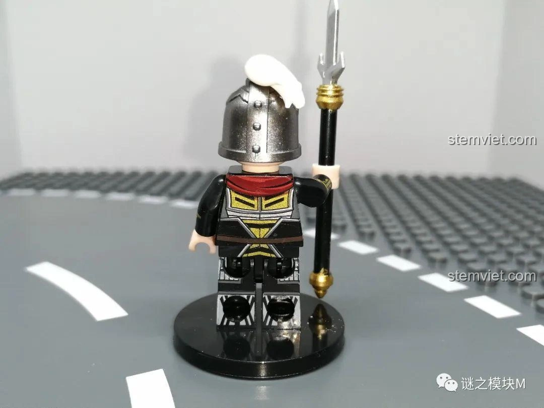 Góc nghiêng khác của Minifigure Ngụy Diên từ bộ đồ chơi lắp ráp Minifigure Tam Quốc 6 Kiểu Nhân Vật DECOOL 20325.