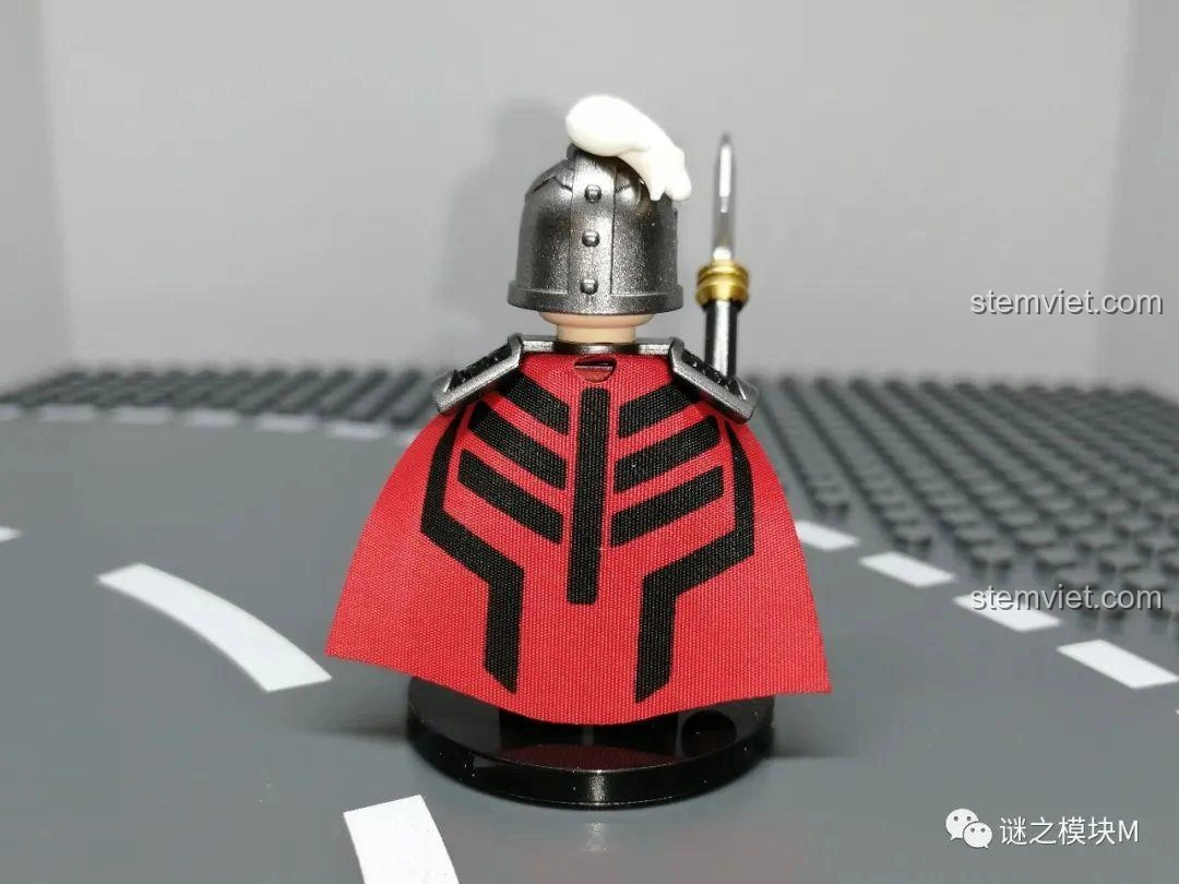 Mặt sau của Minifigure Ngụy Diên trong bộ đồ chơi lắp ráp Minifigure Tam Quốc 6 Kiểu Nhân Vật DECOOL 20325.