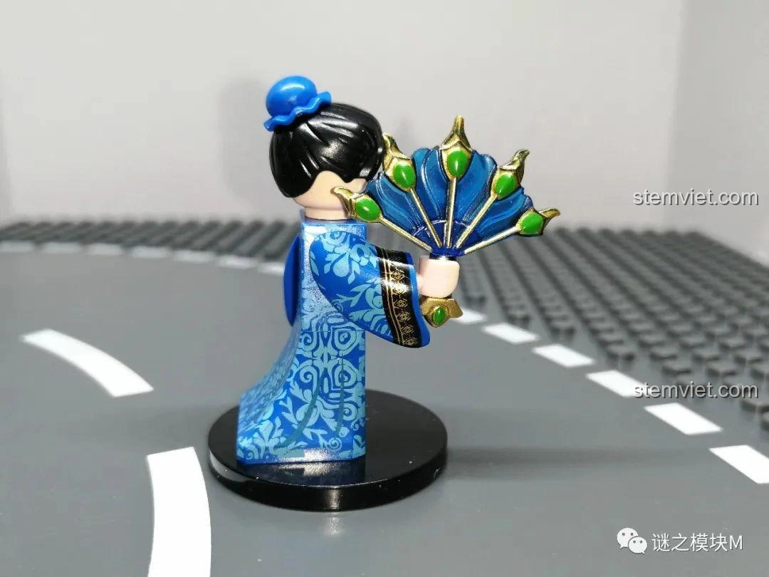 Góc nghiêng khác của Minifigure Quách Gia từ bộ đồ chơi lắp ráp Minifigure Tam Quốc 6 Kiểu Nhân Vật DECOOL 20325.