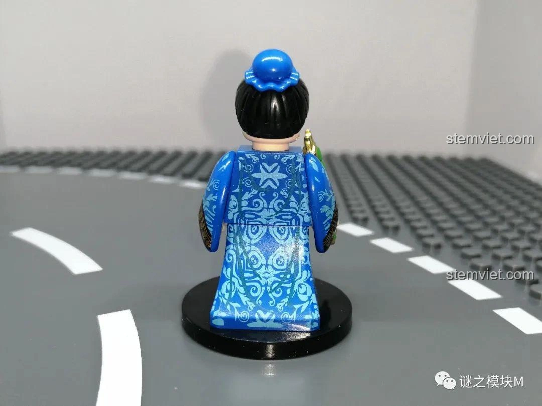 Mặt sau của Minifigure Quách Gia trong bộ đồ chơi lắp ráp Minifigure Tam Quốc 6 Kiểu Nhân Vật DECOOL 20325.