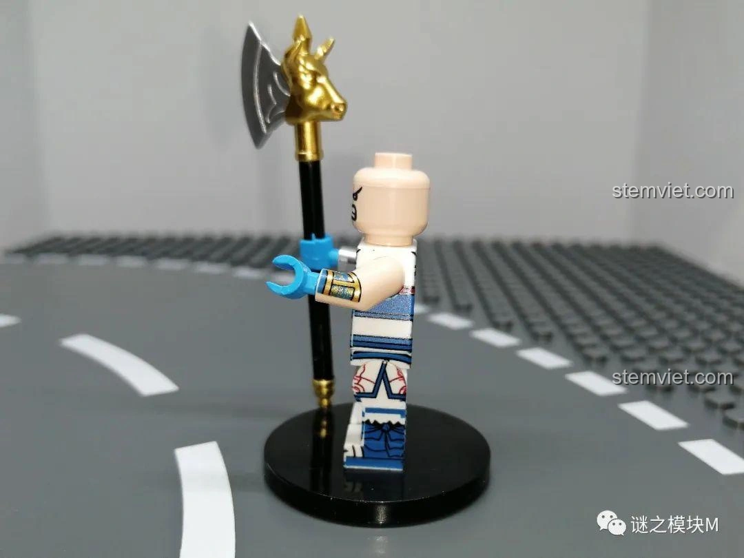 Minifigure Tào Phi trong bộ đồ chơi lắp ráp Minifigure Tam Quốc 6 Kiểu Nhân Vật DECOOL 20325, với giáp tím.