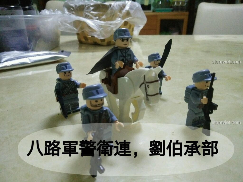 Đội hình Bát Lộ Quân dũng mãnh do đồng chí Lưu Bá Thừa chỉ huy, sẵn sàng cho nhiệm vụ thu phục pháo địch.