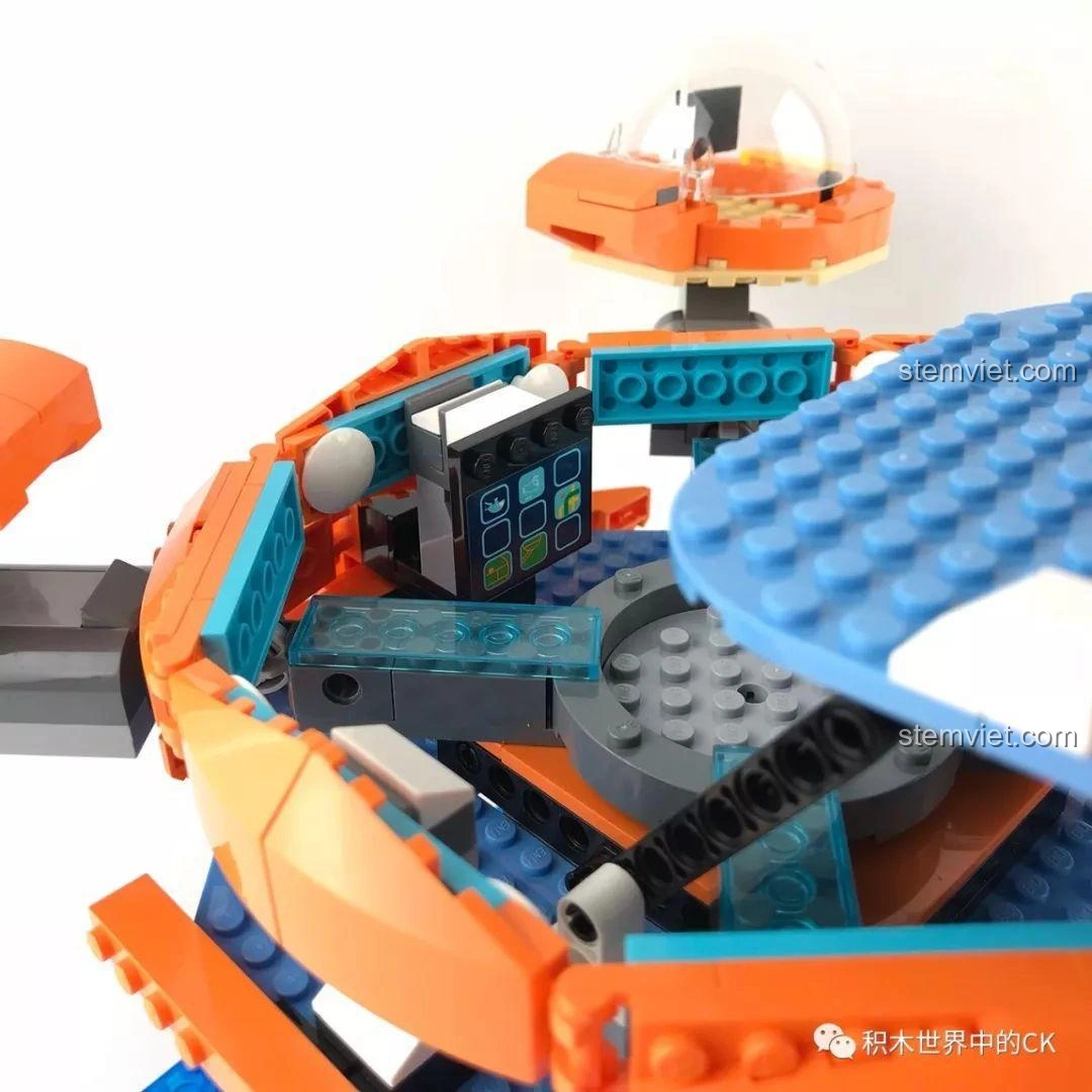 Góc nhìn từ trên xuống của Trụ Sở Bạch Tuộc Octopod 3708, thể hiện bố cục tổng thể và các khu vực chức năng.