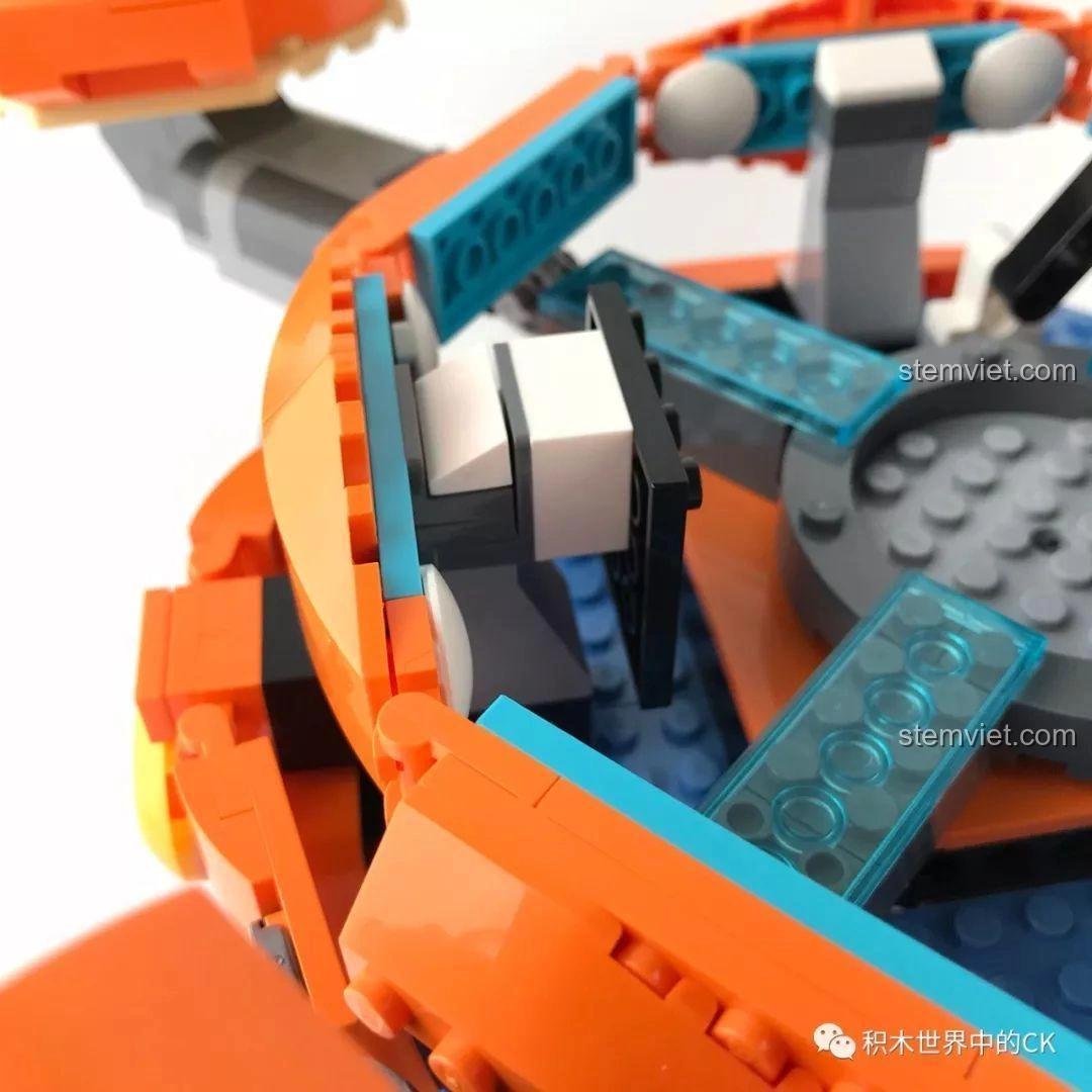 Trụ Sở Bạch Tuộc Octopod 3708 đã hoàn thành cùng với các minifigure Octonauts, sẵn sàng cho các cuộc phiêu lưu dưới biển.