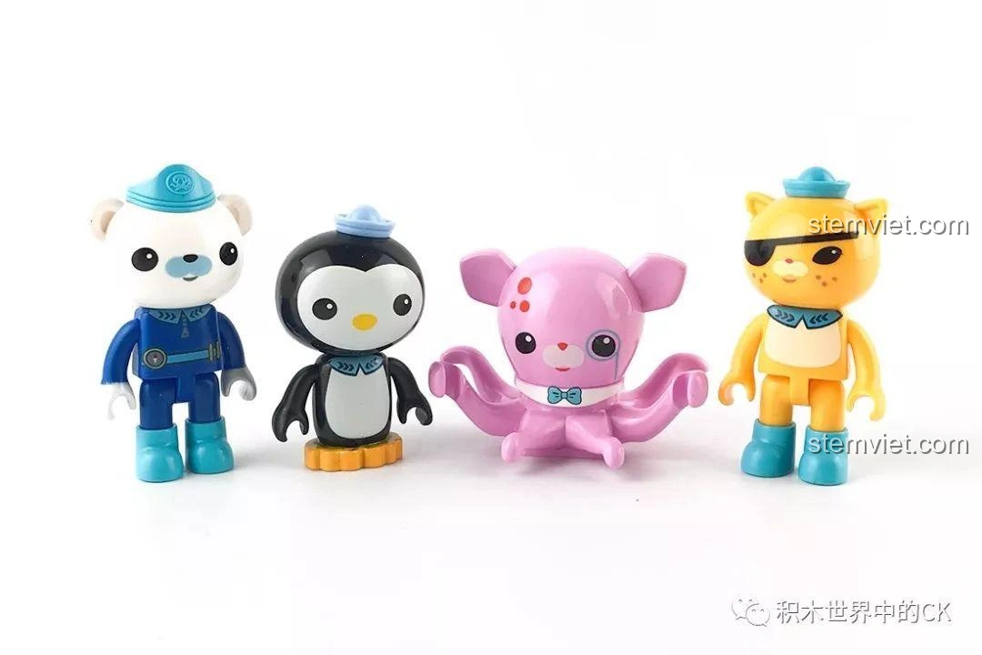 Bốn minifigure chính của bộ lắp ghép Enlighten 3708 Trụ Sở Bạch Tuộc Octopod: Giáo sư Bạch Tuộc, Pi-sô, Ba-cơ và Qua-di.