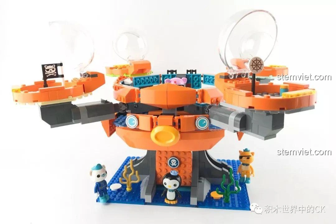 Cận cảnh cánh cửa chính của Trụ Sở Bạch Tuộc Octopod trong bộ Enlighten 3708, với biểu tượng bạch tuộc đáng yêu.