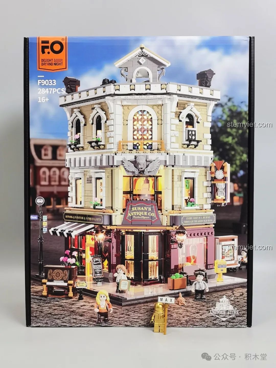 Mặt trước hộp bộ lắp ráp FunWhole F9033 Cửa Hàng Đồ Cổ, thể hiện tòa nhà 3 tầng lung linh với đèn.
