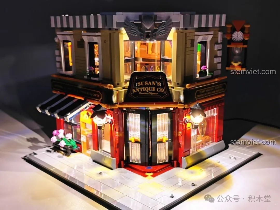 Nội thất bên trong hai tầng đầu của bộ lắp ráp FunWhole F9033.