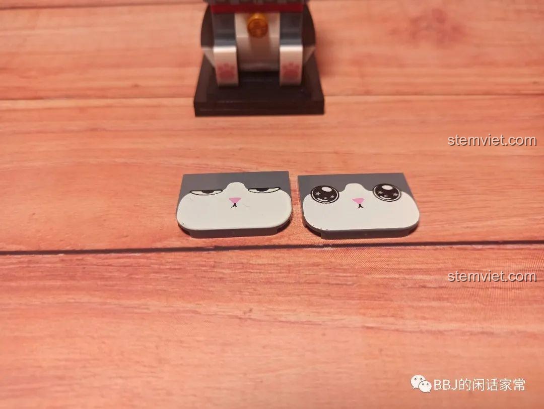 Hai mảnh ghép khuôn mặt in sẵn của Mèo Wuhuang Mắt Mơ Màng GUDI 52051, một biểu cảm mắt lim dim và một biểu cảm mắt to tròn.