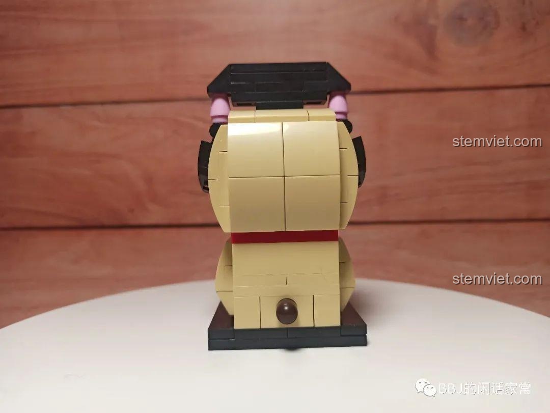 Góc nghiêng của mô hình Chó Bazhahei GUDI 52054, thể hiện cấu trúc thân và các chi tiết bên hông.