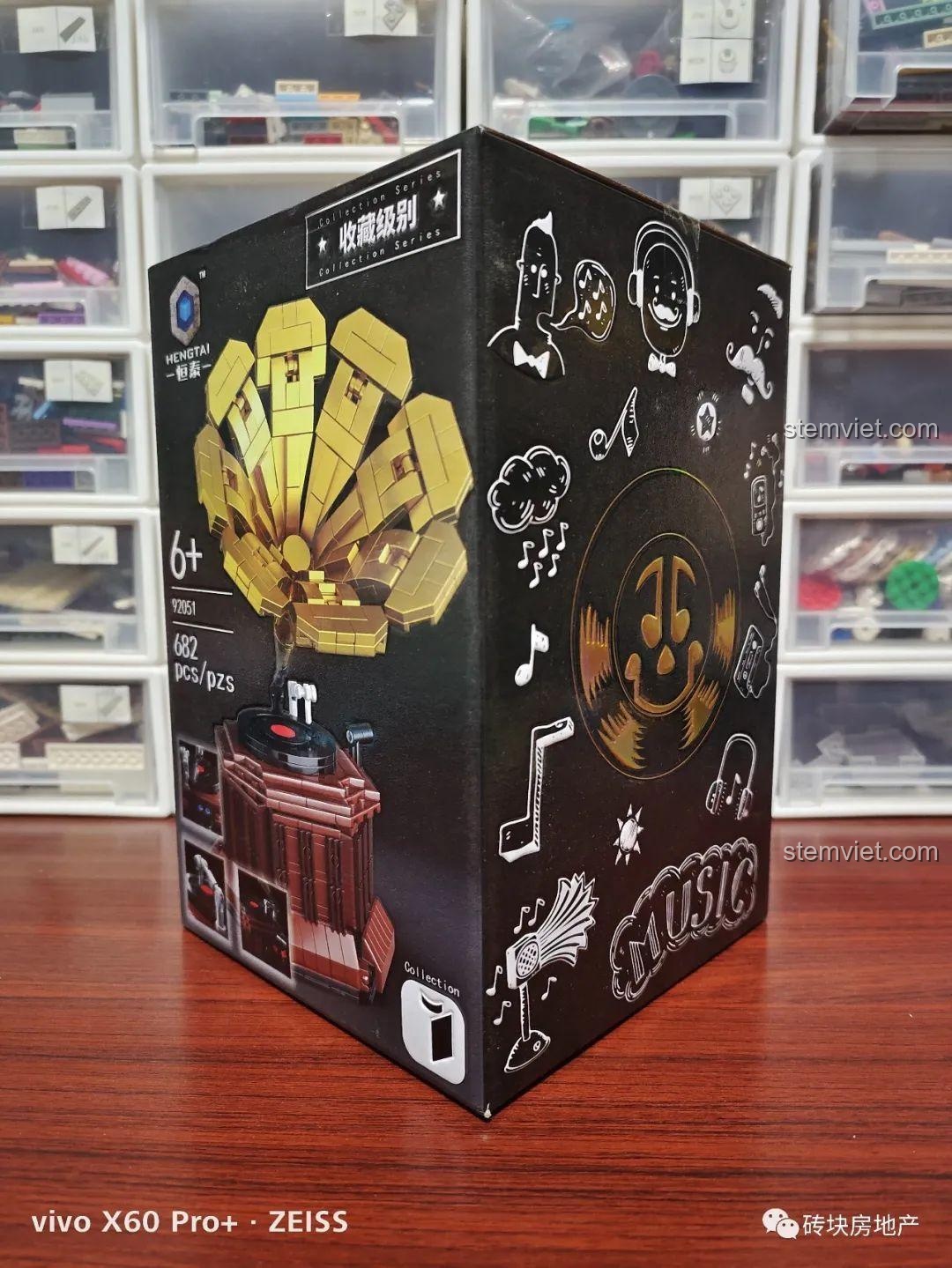 Góc nhìn khác về hộp sản phẩm Máy Hát Đĩa Than Loa Kèn Cổ Điển Hengtai, thể hiện sự cao cấp.